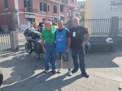 sono in mezzo a 2 Lombardi Paolo Abbati e un mio amico del mc.Monza..