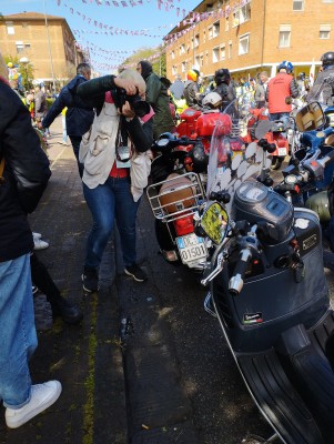 e' piaciuta la mia vespa a qualche fotografo...