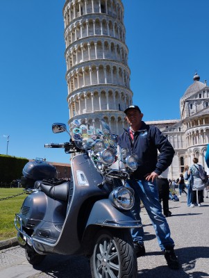 e non poteva mancare la foto ricordo davanti alla Torre di Pisa...