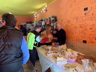 con rinfresco ai partecipanti