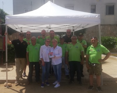 con alcuni soci del moto vespa club......